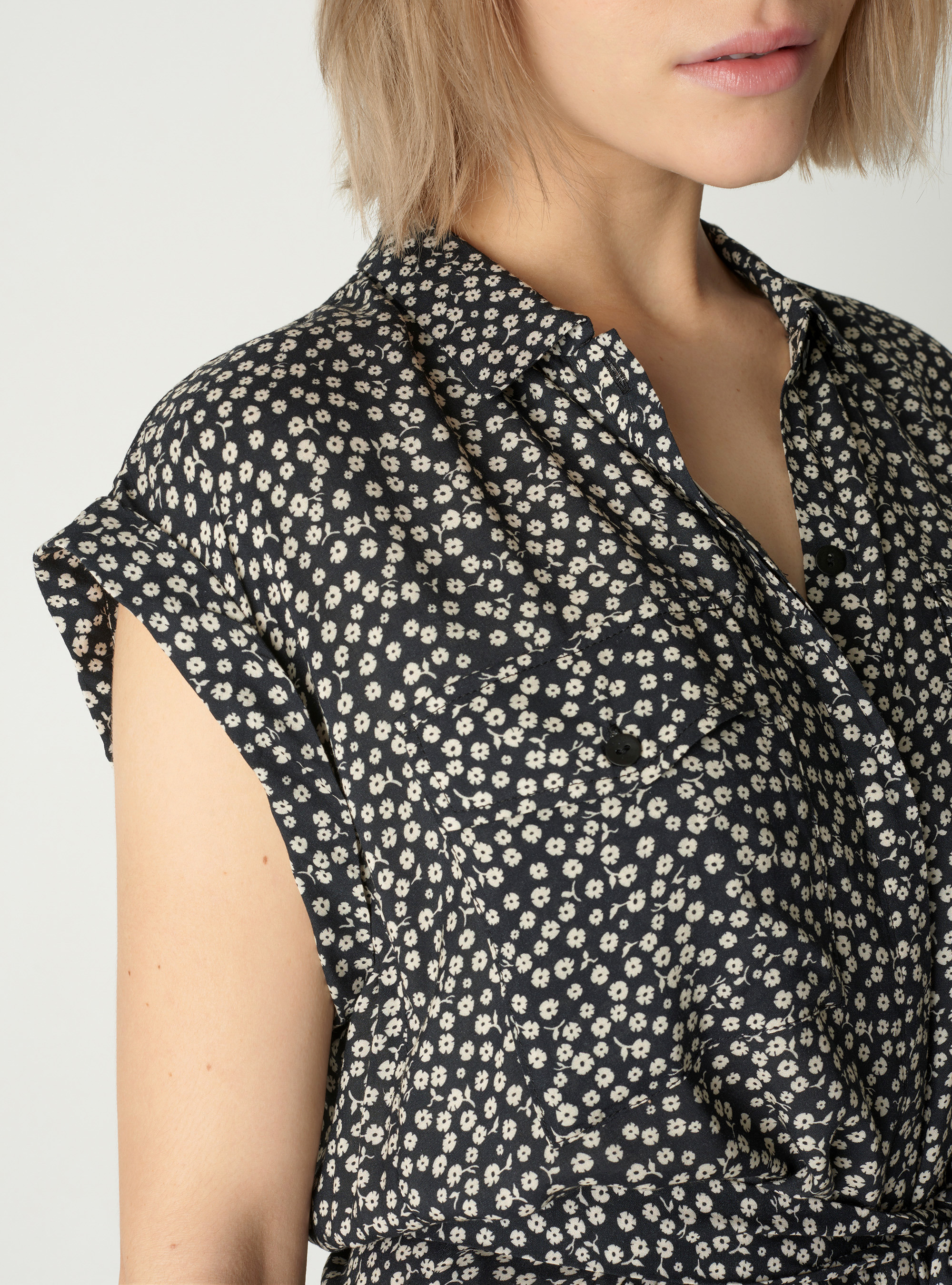 Robe isa fleurettes noires