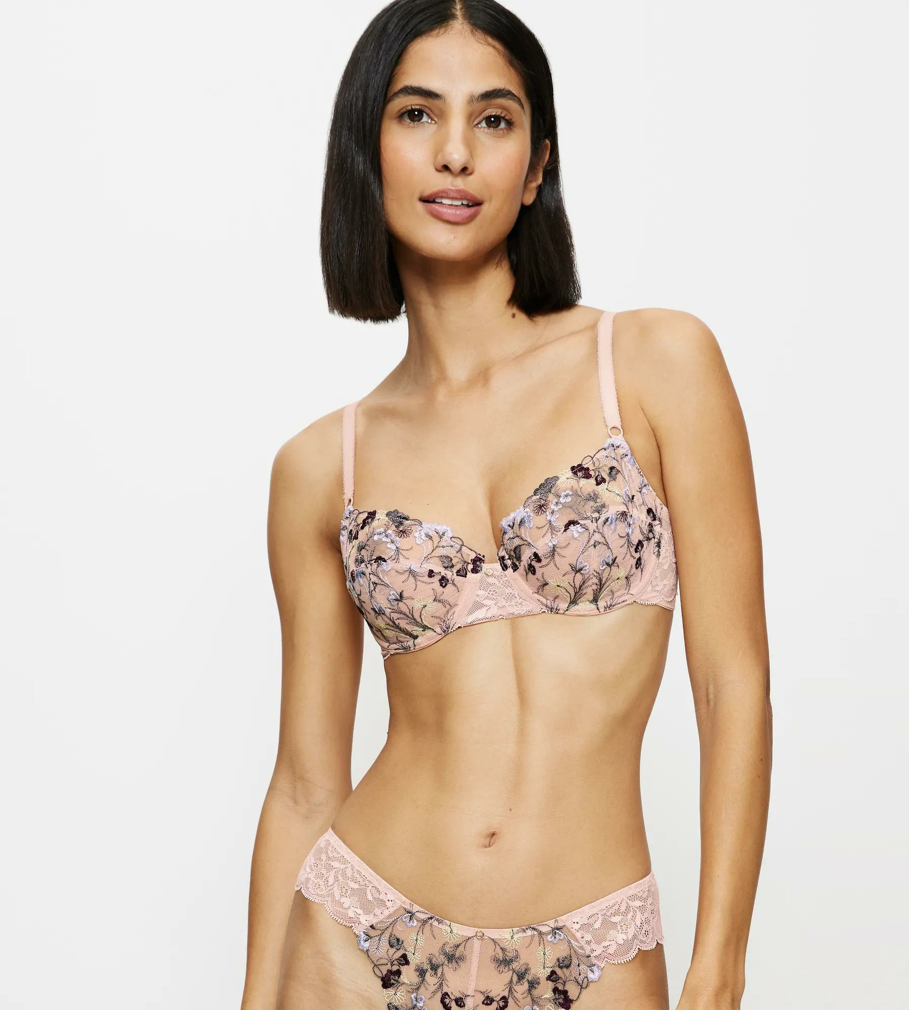 Soutien gorge avec armatures et sans coques