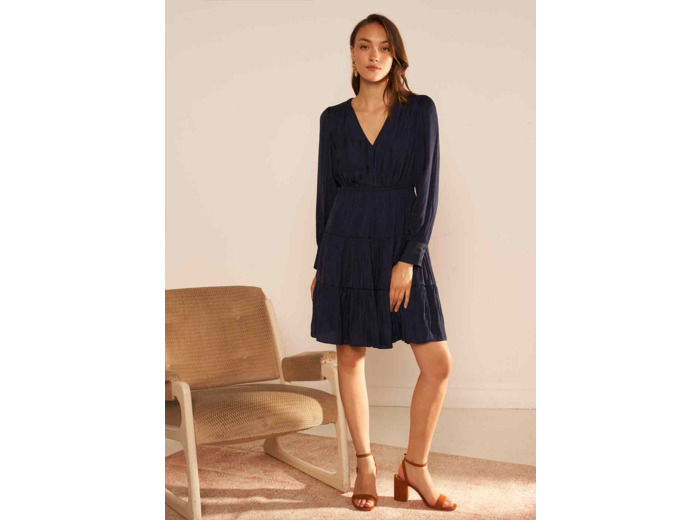 Robe courte satin à encolure V