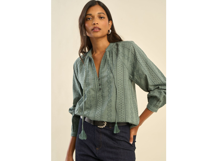 Blouse brodée à encolure tunisienne boutonnée