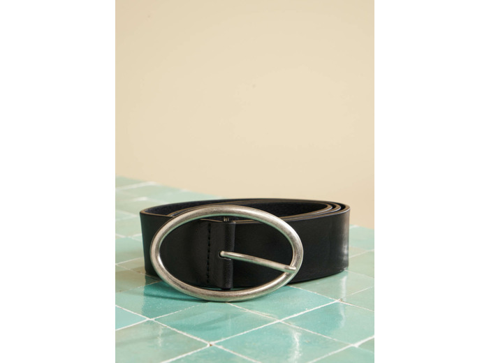 Ceinture à boucle argentée