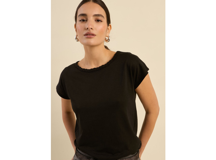 T-shirt à col bateau brodé