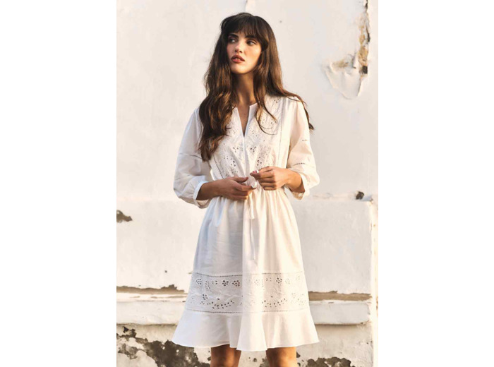 Robe courte détails broderies