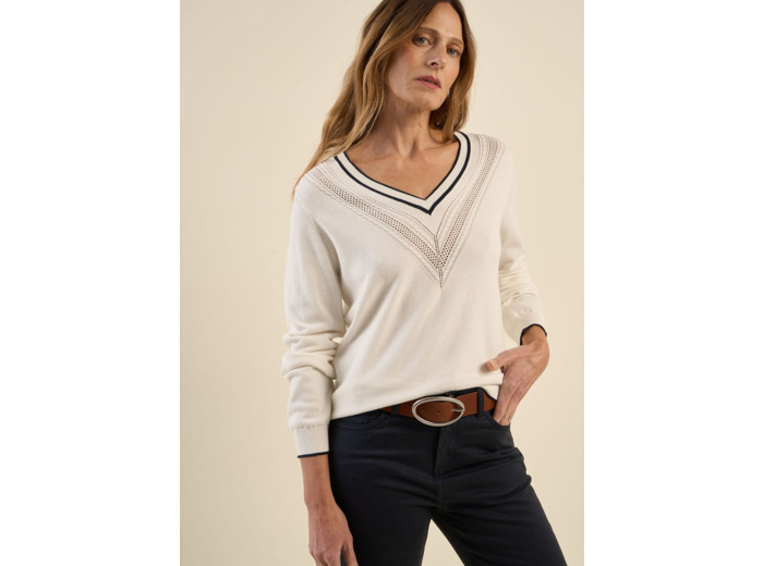 Pull col V avec détails ajourés et rayures contrastées