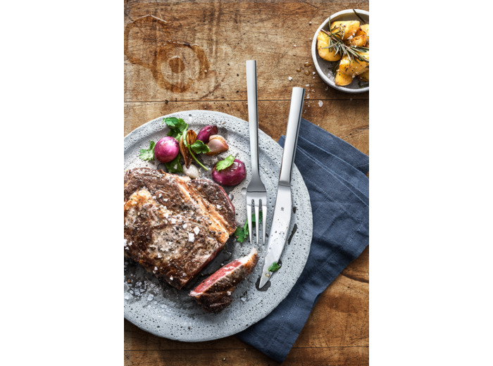 12 couteaux et fourchettes à steack NUOVA