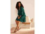 Robe courte satin à encolure V