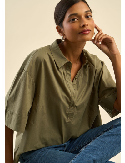 Top à col polo froncé et manches courtes