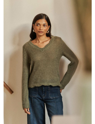 Pull col V détails crochet