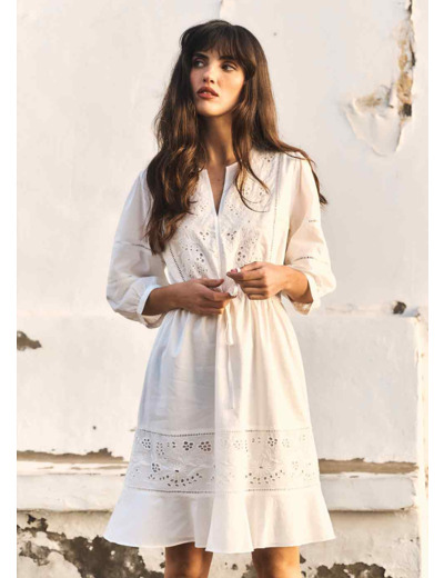 Robe courte détails broderies