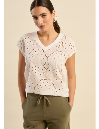 T-shirt en broderie anglaise col V