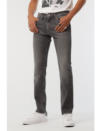 Pantalon straight fit, taille medium haute,jambe ajustée
