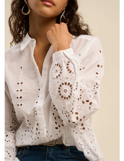 Chemise avec broderie anglaise