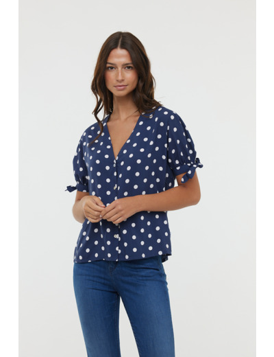 Chemise en viscose, manches courtes bouffantes nouées en bas de manche, col V et fermeture boutonnée, imprimé « Pois »