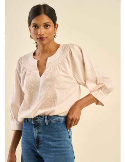 Blouse à manches 3/4 et détails brodés