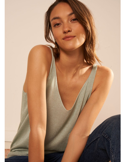 Débardeur col V et fines bretelles