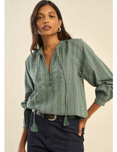 Blouse brodée à encolure tunisienne boutonnée