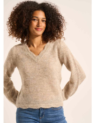 Pull col V détails crochet