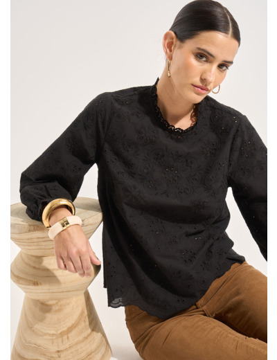 Blouse brodée col montant