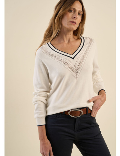 Pull col V avec détails ajourés et rayures contrastées