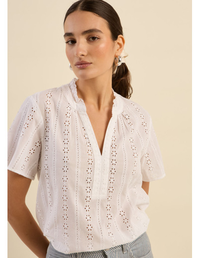 Blouse en broderie anglaise col volanté