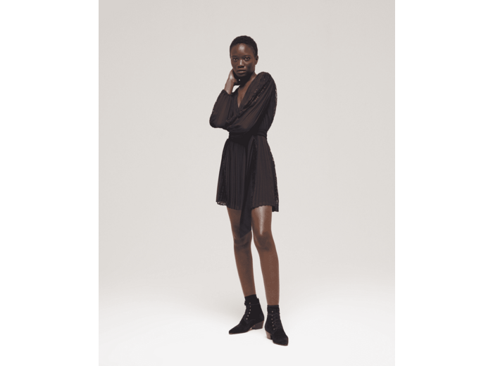 Robe courte a manches longues decollete v incruste de dentelles black