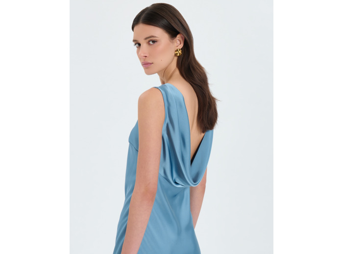 Robe satinée à dos bénitier bleu hortensia