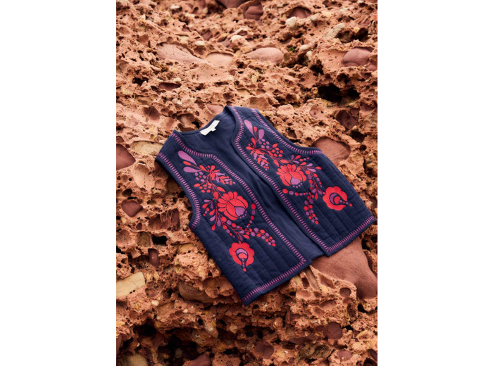 Gilet sans manches détails broderies