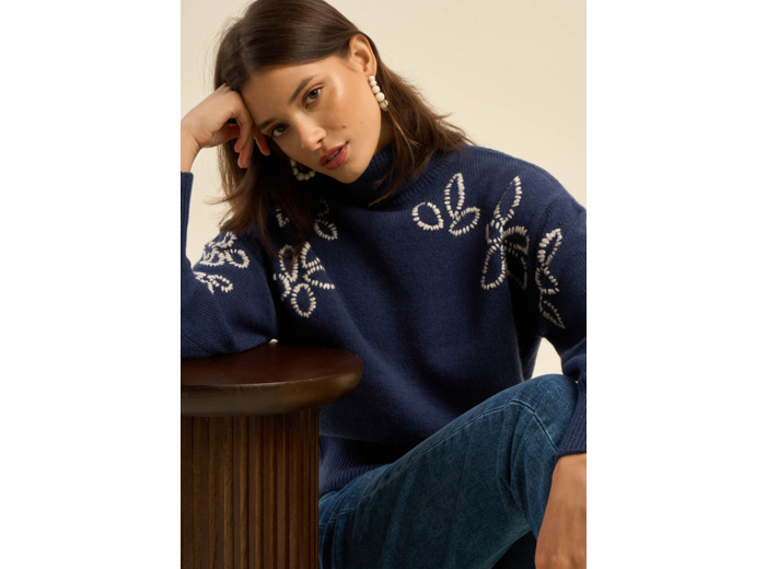 Pull à broderies fantaisies