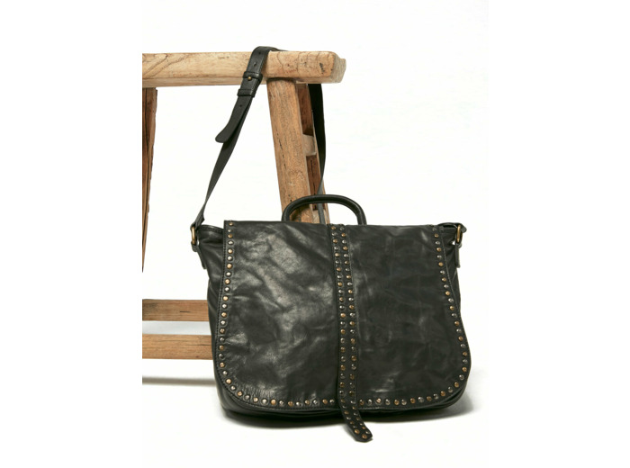Sac besace clouté noir