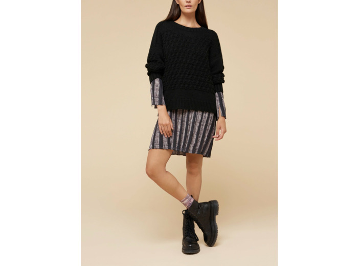 Pull still life black