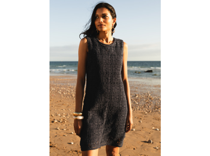 Robe en maille ajourée sans manches