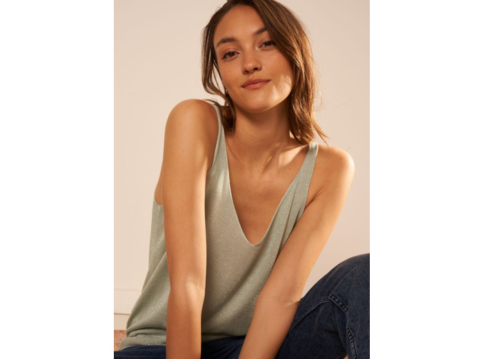 Débardeur col V et fines bretelles