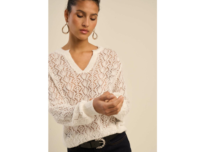 Pull droit à col tunisien et détails fantaisie