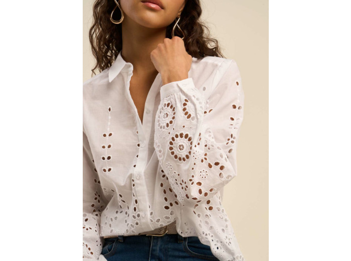 Chemise avec broderie anglaise