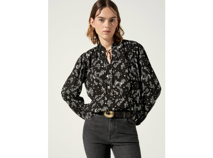 Blouse black is back