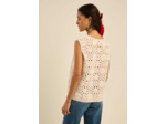 Top en maille et boutons nacrés