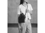 Petit sac à main vertical Emilie en cuir signature T