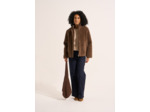 Veste courte en fausse fourrure et col matelassé