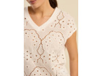 T-shirt en broderie anglaise col V