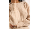 Pull droit avec des boutons aux poignets