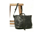 Sac besace clouté noir