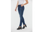 Denim slim fit, jambes ajustées, taille medium haute , poches plaquées