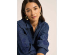Blouse en denim brodée