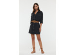 Robe chemise poches plaquées devant poitrine, manches ajustables et bas assymétrique.Modèle vendu sans la ceinture