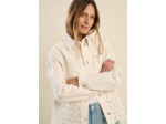 Veste avec de la broderie anglaise
