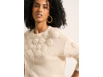 Pull orné de marguerites faites main