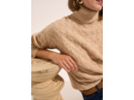 Pull col roulé torsadé à la coupe droite