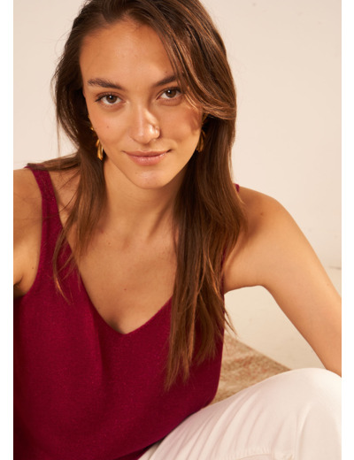 Débardeur col V et fines bretelles