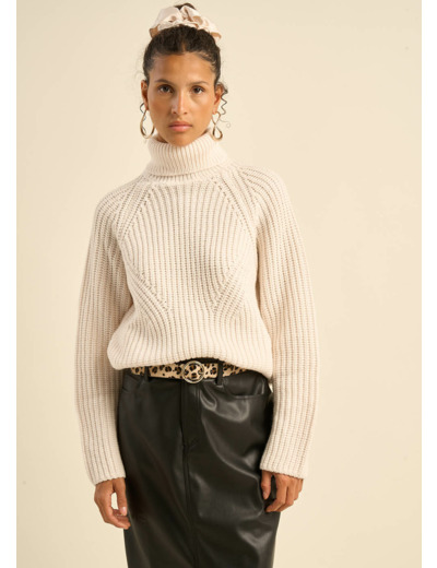 Pull à col montant et manches larges