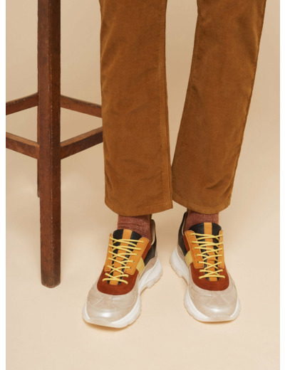 Sneaker nacre